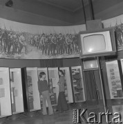 Marzec 1976, Warszawa, Polska.
Młodzież zwiedzająca Muzeum Lenina.
Fot. Romuald Broniarek/KARTA