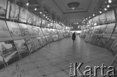 Marzec 1976, Warszawa, Polska.
Pałac Kultury i Nauki, wystawa fotograficzna na temat Czechosłowacji.
Fot. Romuald Broniarek/KARTA