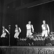 Lipiec 1959, Katowice, Polska.
Obchody piętnastolecia PRL, występ Zespołu Pieśni i Tańca 