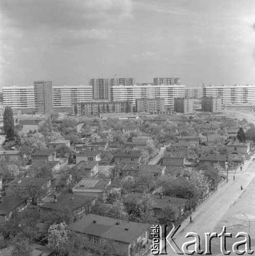 Maj 1976, Szczecin, Polska.
Widok Osiedla Przyjaźni, na pierwszym planie parterowe domki.
Fot. Romuald Broniarek/KARTA