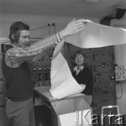 Wrzesień 1976, Legionowo, Polska.
Pracownicy Stacji Meteorologicznej.
Fot. Romuald Broniarek/KARTA