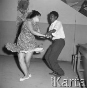 Sierpień 1959, Sandomierz, Polska. 
Międzynarodowy Obóz Studencki, tańcząca para.
Fot. Romuald Broniarek/KARTA