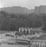 Maj 1977, Warszawa, Polska.
Uroczystości przy Grobie Nieznanego Żołnierza, w tle Ogród Saski.
Fot. Romuald Broniarek/KARTA