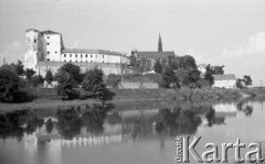 Sierpień 1959, Sandomierz, Polska.
Fragment Starówki - z lewej zamek królewski, z prawej katedra.
Fot. Romuald Broniarek/KARTA
