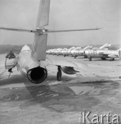 Sierpień 1960, Kraków, Polska.
Ćwiczenia Wojsk Lotniczych, samoloty na lotnisku.
Fot. Romuald Broniarek/KARTA