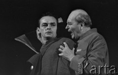 Kwiecień 1961, Warszawa, Polska.
August Kowalczyk jako Więzień i Zdzisław Mrożewski jako Gubernator w 