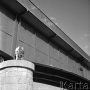 Czerwiec 1961, Lublin, Polska.
Rzeka Wieprz w okolicach Lublina, chłopcy bawią się na przęśle nowego mostu.
Fot. Romuald Broniarek/KARTA