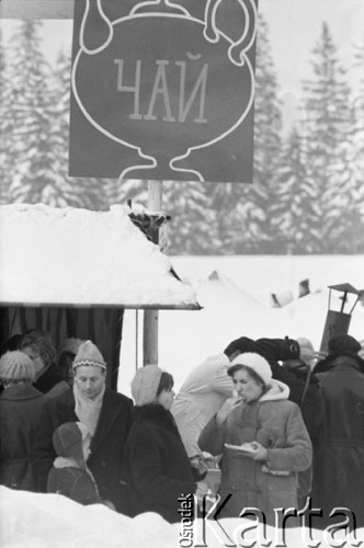 18-27.02.1962, Zakopane, Polska. 
Mistrzostwa Świata w Narciarstwie Klasycznym, stoisko z herbatą i kiełbaskami. Napis 