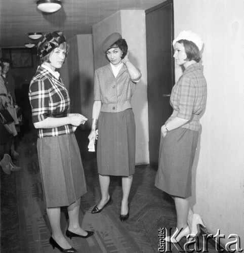 Marzec 1962, Warszawa, Polska.
Modelki prezentują stroje z kolekcji Mody Polskiej.
Fot. Romuald Broniarek/KARTA