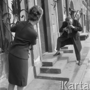 Marzec 1962, Warszawa, Polska.
Radziecka modelka pozuje do fotografii.
Fot. Romuald Broniarek/KARTA