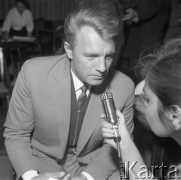 Wrzesień 1962, Warszawa, Polska. 
Piosenkarz i aktor Jerzy Michotek.
Fot. Romuald Broniarek/KARTA