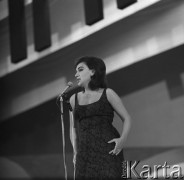 Sierpień 1963, Sopot, Polska.
III Międzynarodowy Festiwal Piosenki, na scenie Ewa Demarczyk.
Fot. Romuald Broniarek/KARTA
