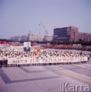 22.07.1964, Warszawa, Polska.
Plac Defilad, uroczyste obchody dwudziestolecia PRL - członkowie organizacji młodzieżowej z hasłem: 