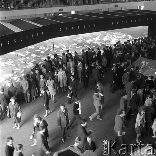 Czerwiec 1965, Poznań, Polska.
Międzynarodowe Targi Poznańskie, wystawa poświęcona energetyce Syberii Wschodniej.
Fot. Romuald Broniarek/KARTA