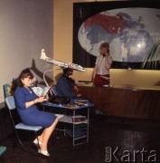 1965, Warszawa, Polska.
Warszawskie biuro radzieckich linii lotniczych Aerofłot.
Fot. Romuald Broniarek/KARTA