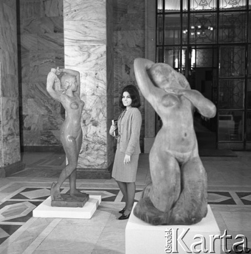Marzec 1966, Warszawa, Polska.
Wystawa rzeźby radzieckiej w Pałacu Kultury i Nauki.
Fot. Romuald Broniarek/KARTA