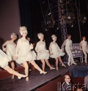 Grudzień 1966, Berlin, Niemiecka Republika Demokratyczna (NRD)
Występ na scenie teatru rewiowego Friedrichstadt-Palast.
Fot. Romuald Broniarek/KARTA