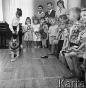 Maj 1967, Warszawa, Polska.
Dom Kultury Radzieckiej - dzieci podczas spotkania z Włodzimierzem Pressem (Grigorijem z serialu 