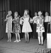 Maj 1967, Białystok, Polska.
Koncert piosenki radzieckiej - występy zespołów amatorskich.
Fot. Romuald Broniarek/KARTA

