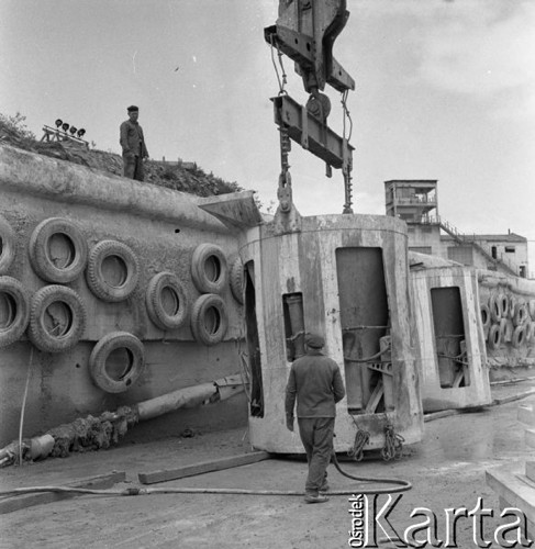 Lipiec 1967, Solina, Polska.
Budowa zapory wodnej na Sanie.
Fot. Romuald Broniarek/KARTA

