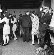Lipiec 1967, Polska.
Zabawa taneczna w Domu Studenckim 