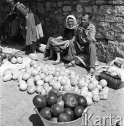 Sierpień 1967, Jugosławia
Targowisko - stoisko z arbuzami i dyniami.
Fot. Romuald Broniarek/KARTA