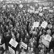 1.09.1967, Warszawa, Polska.
Antyamerykańska manifestacja na Placu Zwycięstwa, hasła: 