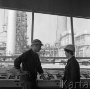 Wrzesień 1967, Schwedt, Niemiecka Republika Demokratyczna (NRD)
Pracownicy rafinerii w dyspozytorni zakładu.
Fot. Romuald Broniarek/KARTA