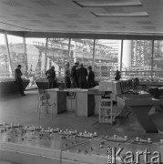 Wrzesień 1967, Schwedt, Niemiecka Republika Demokratyczna (NRD)
Pracownicy rafinerii w dyspozytorni zakładu.
Fot. Romuald Broniarek/KARTA