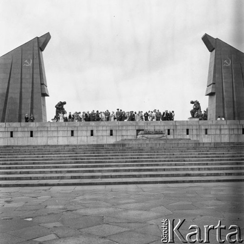 Wrzesień 1967, Berlin, Niemiecka Republika Demokratyczna (NRD)
Pomnik Żołnierzy Radzieckich w Treptower Park.
Fot. Romuald Broniarek/KARTA