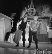 Listopad 1967, Warszawa, Polska.
Teatr Syrena, Adolf Dymsza i Ludwik Sempoliński w komedii muzycznej 