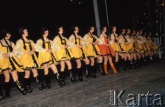 Listopad 1967, Berlin, Niemiecka Republika Demokratyczna (NRD)
Tancerki na scenie teatru rewiowego Friedrichstadt-Palast.
Fot. Romuald Broniarek/KARTA