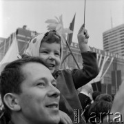 1.05.1968, Warszawa
Pochód pierwszomajowy.
Fot. Romuald Broniarek, zbiory Ośrodka KARTA
[PRL, uroczystości, manifestacje, dzieci, 1 Maja]