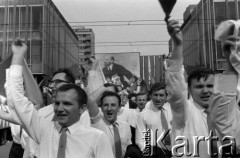 1.05.1968, Warszawa
Pochód pierwszomajowy.
Fot. Romuald Broniarek, zbiory Ośrodka KARTA
[PRL, uroczystości, manifestacje, 1 Maja]