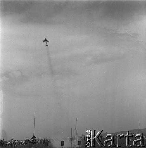 Maj 1968, Nowy Targ
Dni Radzieckiej Kosmonautyki.
Fot. Romuald Broniarek, zbiory Ośrodka KARTA
[PRL, festyn, lotnictwo]