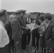 Maj 1968, Nowy Targ
Dni Radzieckiej Kosmonautyki.
Fot. Romuald Broniarek, zbiory Ośrodka KARTA
[PRL, festyn, lotnictwo]