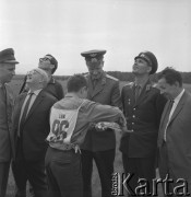 Maj 1968, Nowy Targ
Dni Radzieckiej Kosmonautyki.
Fot. Romuald Broniarek, zbiory Ośrodka KARTA
[PRL, festyn, lotnictwo]