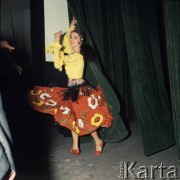 1968, Warszawa, Polska.
Dni Kultury Mołdawskiej Socjalistycznej Republiki Radzieckiej, tancerka na scenie.
Fot. Romuald Broniarek/KARTA