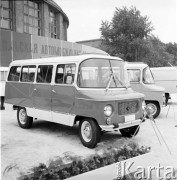 Lipiec 1968, Poznań, Polska.
Międzynarodowe Targi Poznańskie, ekspozycja samochodów.
Fot. Romuald Broniarek/KARTA