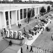 Lipiec 1968, Poznań, Polska.
Międzynarodowe Targi Poznańskie, ekspozycja maszyn przed halą wystawienniczą.
Fot. Romuald Broniarek/KARTA