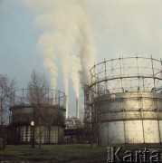 Listopad 1968, Oświęcim, Polska.
Dymiące kominy Zakładów Chemicznych 