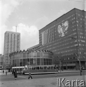 1.06.1969, Warszawa, Polska.
Tramwaj w Alejach Jerozolimskich, w tle Rotunda PKO, hasło wyborcze na budynku: 