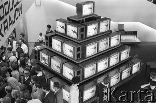 Czerwiec 1969, Poznań, Polska.
Międzynarodowe Targi Poznańskie, wystawa telewizorów.
Fot. Romuald Broniarek/KARTA