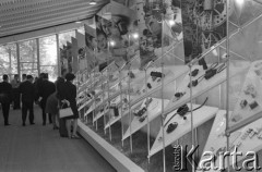 Czerwiec 1969, Poznań, Polska.
Międzynarodowe Targi Poznańskie, wystawa sprzętu optycznego i radiowego.
Fot. Romuald Broniarek/KARTA