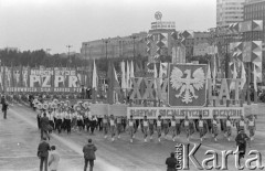 22.07.1969, Warszawa, Polska. 
Uroczyste obchody 25-lecia PRL, mężczyźni w strojach sportowych z hasłami: 
