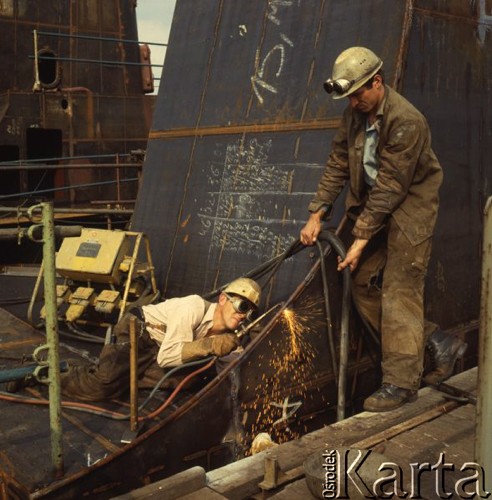 Sierpień 1969, Stralsund, Niemiecka Republika Demokratyczna (NRD)
Stocznia w Stralsundzie, spawacze podczas pracy.
Fot. Romuald Broniarek/KARTA