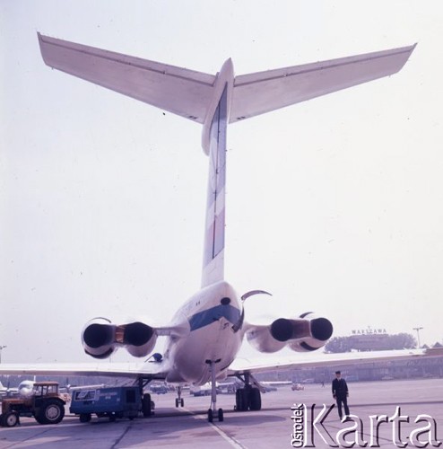 1969, Warszawa Okęcie, Polska.
Samolot pasażerski na lotnisku Okęcie.
Fot. Romuald Broniarek/KARTA