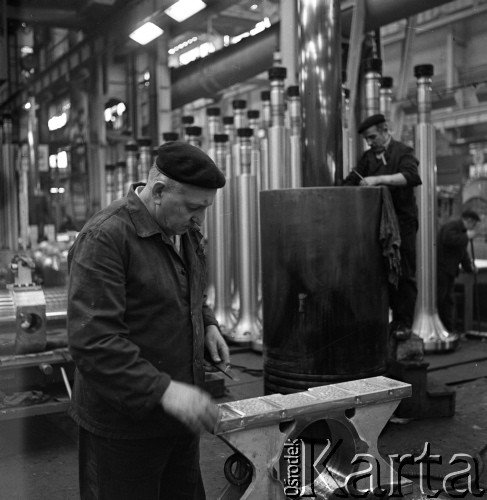 1971, Poznań, Polska.
Zakłady Hipolita Cegielskiego - budowa silników odrzutowych.
Fot. Romuald Broniarek, zbiory Ośrodka KARTA