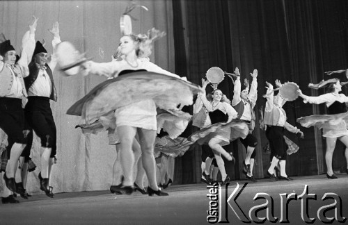 1971, Warszawa, Polska.
Tancerka Choreograficznego Koncertowego Zespołu ZSRR Igora Moisiejewa w Pałacu Kultury i Nauki.
Fot. Romuald Broniarek, zbiory Ośrodka KARTA