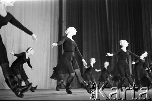 1971, Warszawa, Polska.
Tancerka Choreograficznego Koncertowego Zespołu ZSRR Igora Moisiejewa w Pałacu Kultury i Nauki.
Fot. Romuald Broniarek, zbiory Ośrodka KARTA